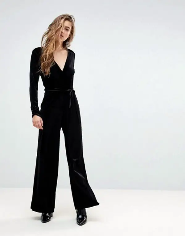 Sexy v-neckline outfit ideas