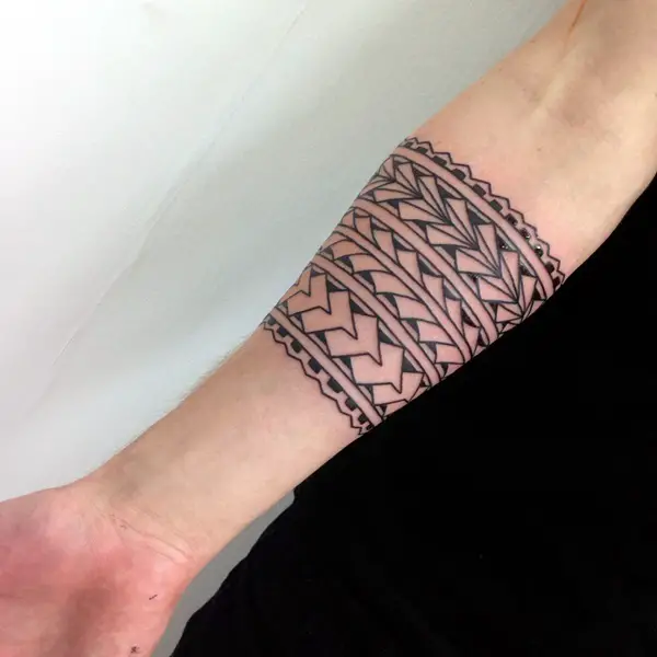 Masculine Armband Tattoo Designs for Men (19)