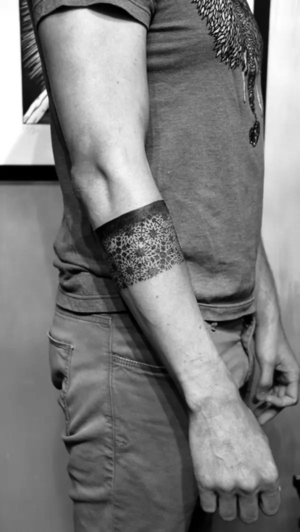 Masculine Armband Tattoo Designs for Men (21)