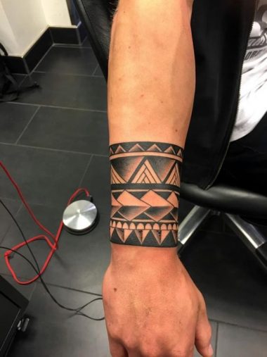 45 Masculine Armband Tattoo Designs For Men Greenorc 45-masculine-armband-tattoo-designs-for-men-greenorc