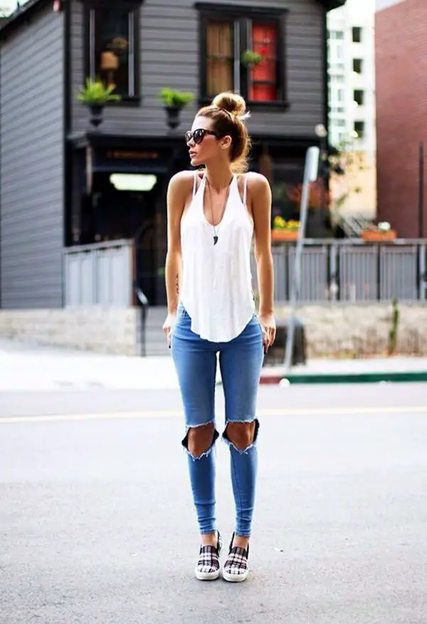 tips-to-wear-ripped-jeans-with-style-2