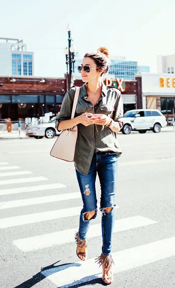 tips-to-wear-ripped-jeans-with-style-4