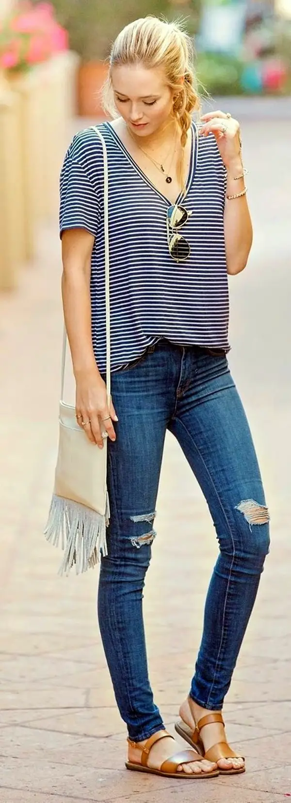 tips-to-wear-ripped-jeans-with-style-7