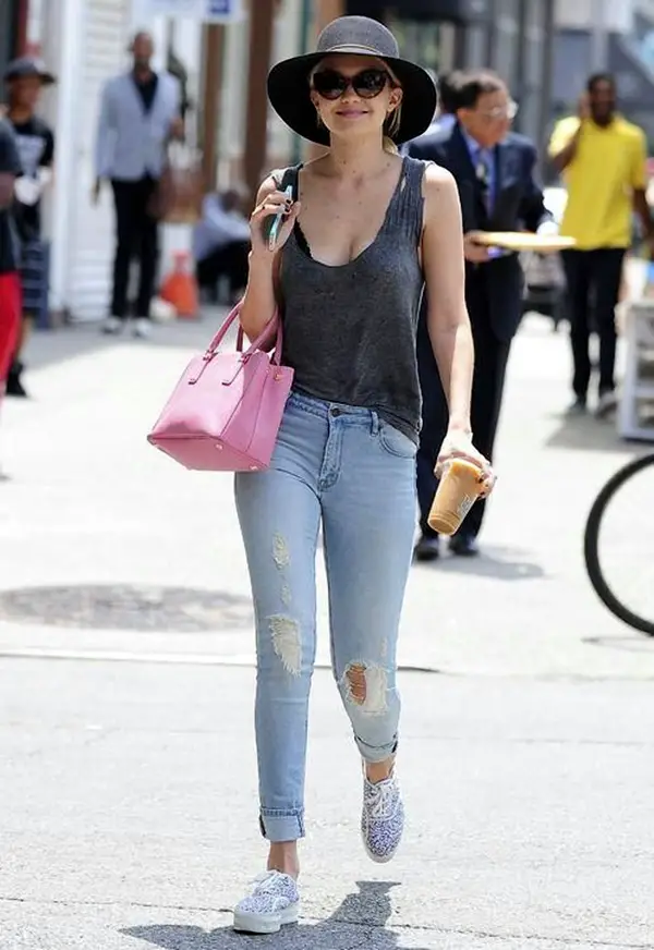 tips-to-wear-ripped-jeans-with-style-9