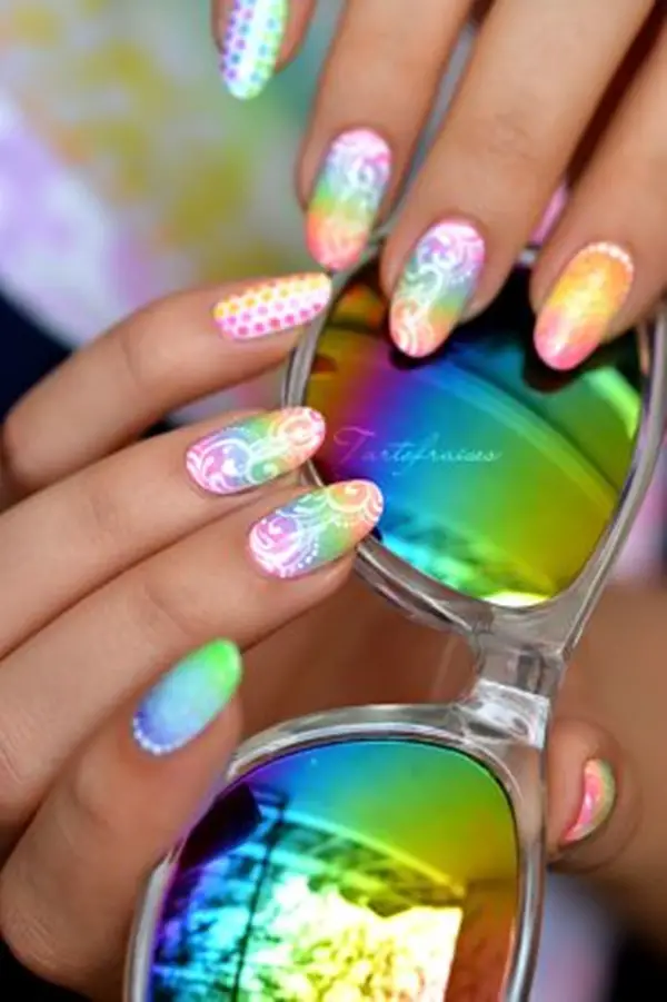 Splashy-Rainbow-Nail-Art-Ideas-to-Try-This-Year