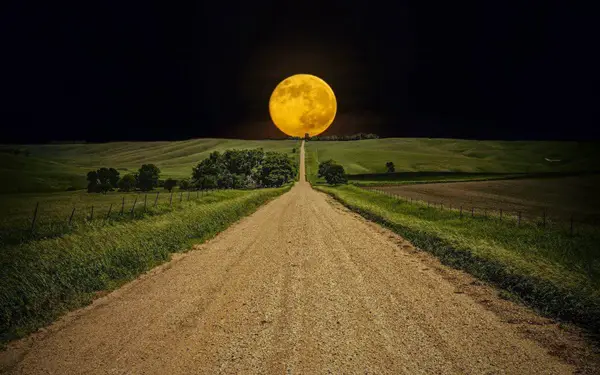 Fascinating-Full-Moon-Photography-Tips-and-Ideas