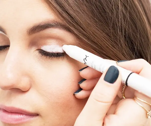 Important-Eye-Makeup-Tricks-That-Makes-You-Eye-Catching