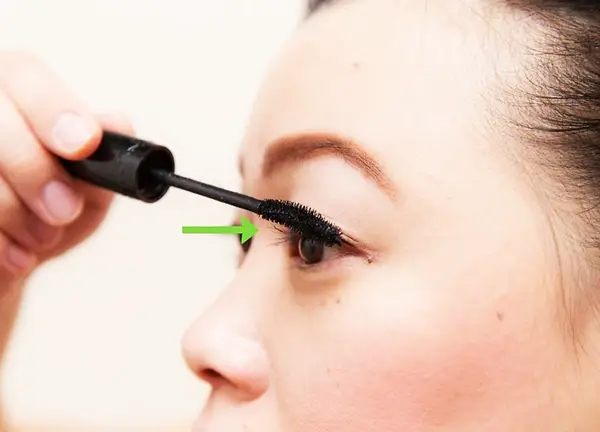 Important-Eye-Makeup-Tricks-That-Makes-You-Eye-Catching