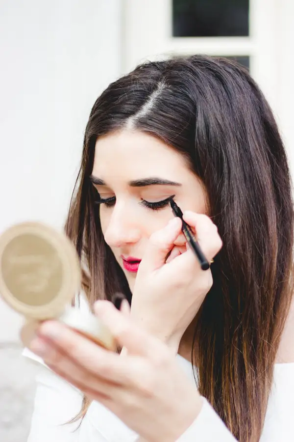 Important-Eye-Makeup-Tricks-That-Makes-You-Eye-Catching