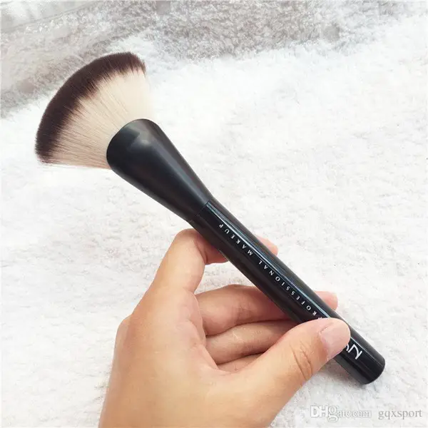 Makeup-Brushes-and-All-You-Need-to-Know-About-Them