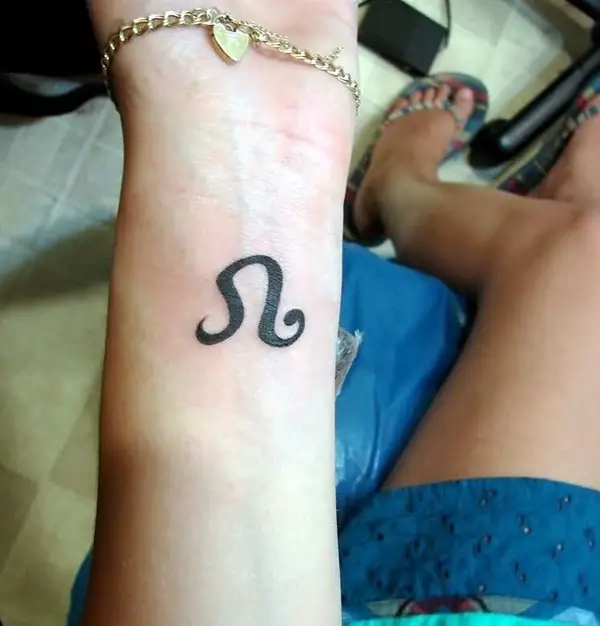 Tiny-Tattoos-With-Significant-Meaning