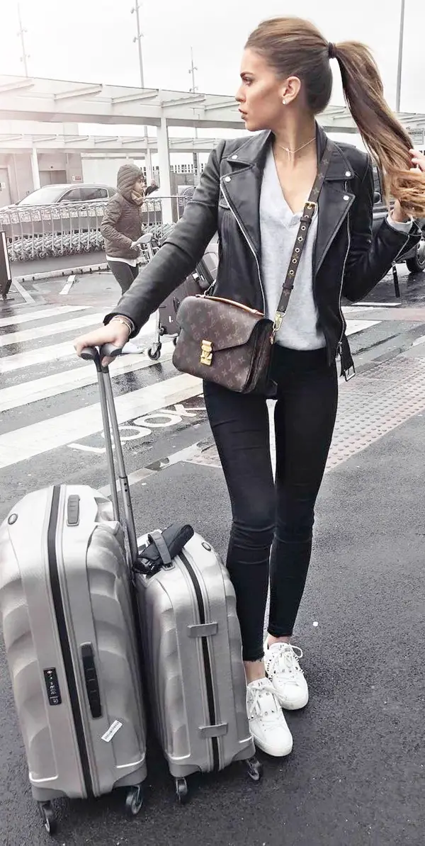 Comfortable Travel Outfit Ideas For Teen Girls