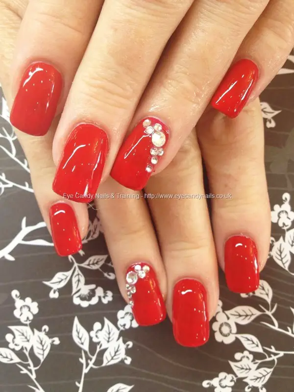 Romeo | Short Red Heart Accent Nails