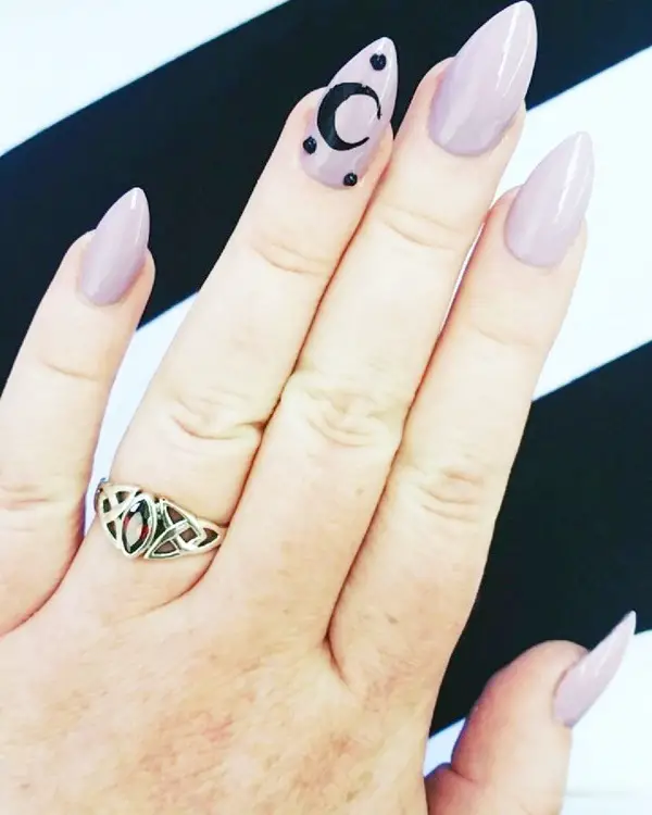 pastel goth nails