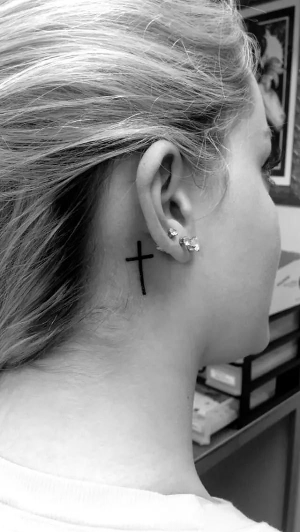40 Meaningful But Cute Behind The Ear Tattoo Designs - Greenorc