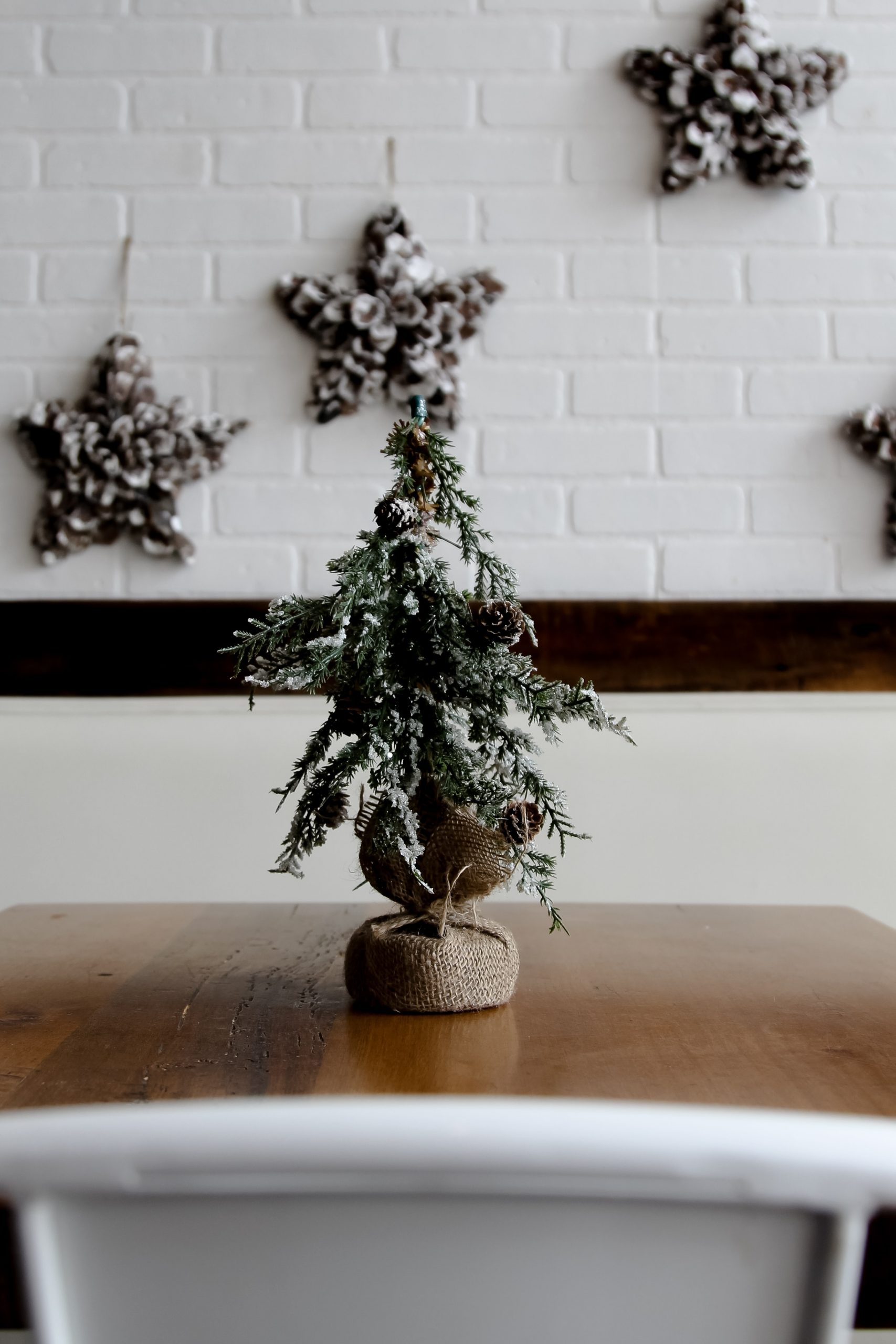 A handcrafted Christmas tree that’s small in size, made using commonly found materials at home.