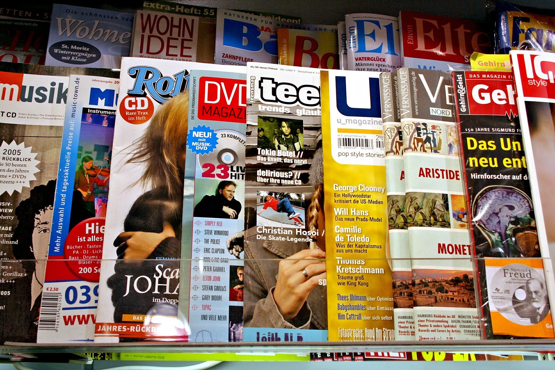 Array of magazines on a shelf Magazines arranged one behind the other on a shelf