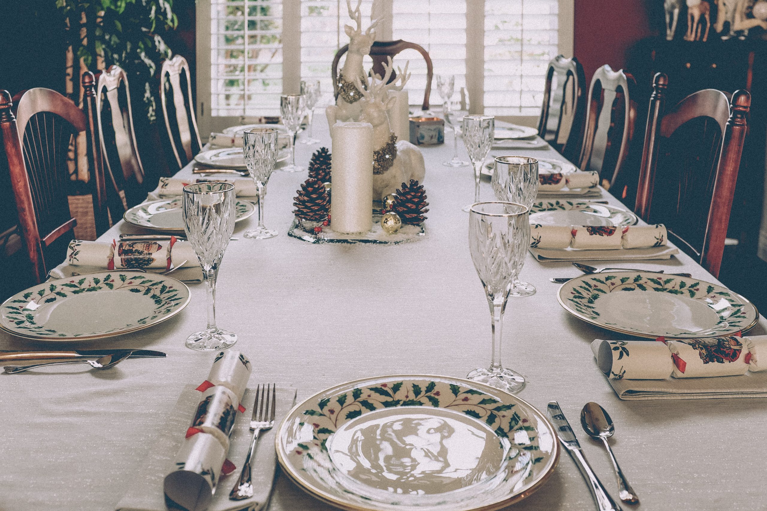 A winter-themed dinner table at a wedding with arranged cutlery and a centerpiece.