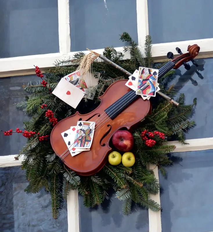 Violin-themed christmas wreath on front door